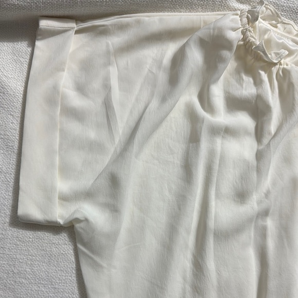 Elegant White Blouse - Picture 3 of 9